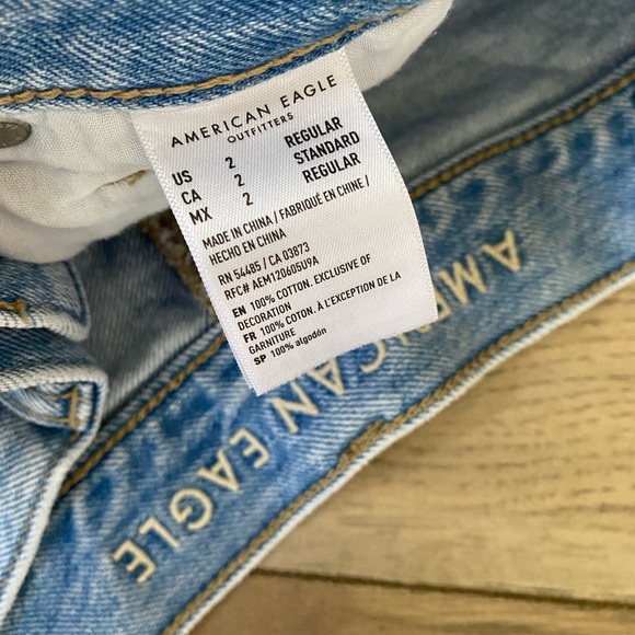 Ripped Light Wash Jeans - Picture 3 of 3